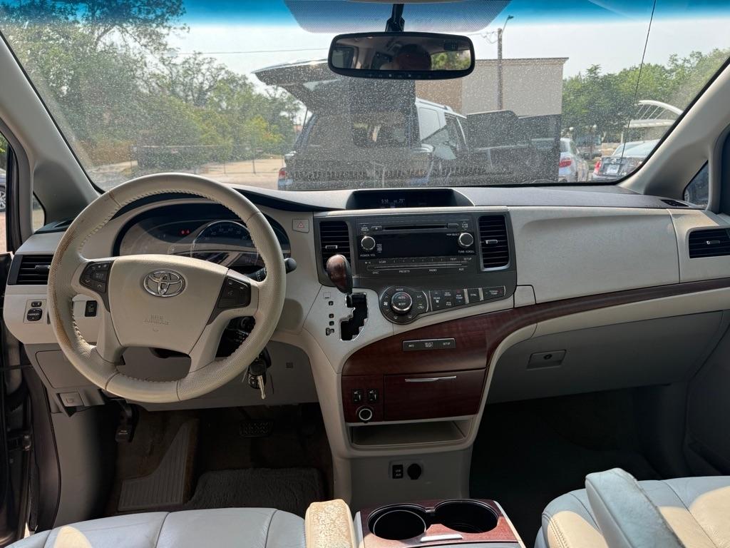 Toyota Sienna XLE FWD 8-Passenger V6 2013