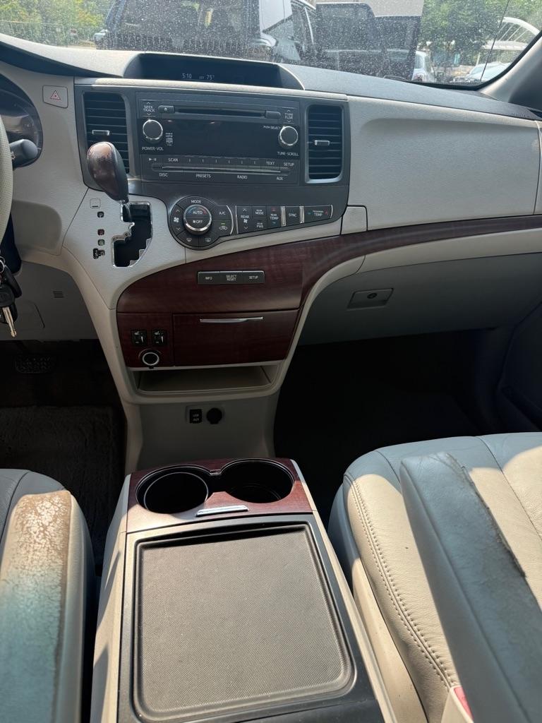 Toyota Sienna XLE FWD 8-Passenger V6 2013