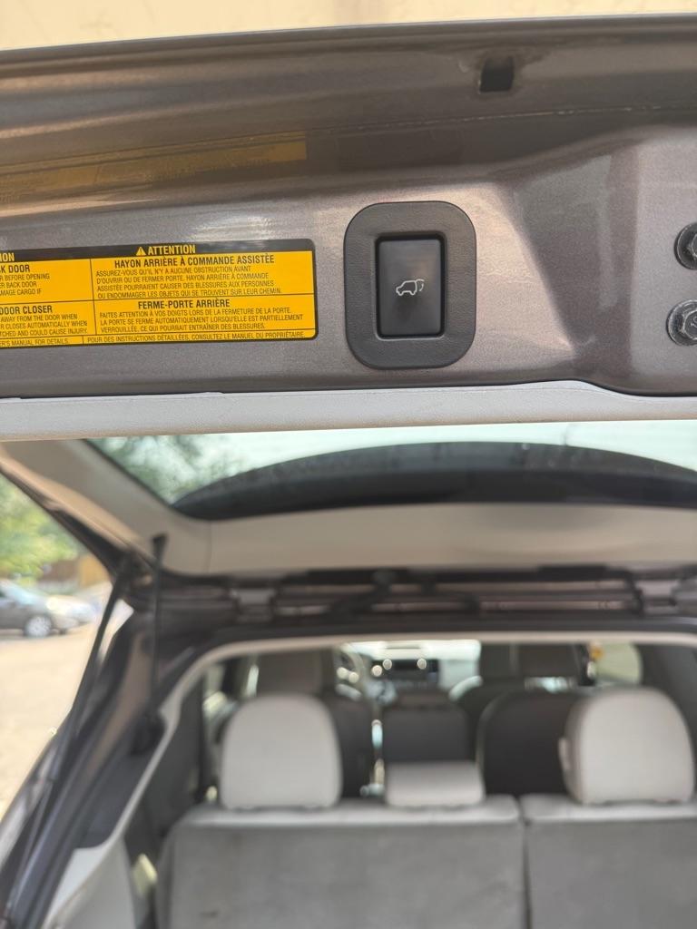 Toyota Sienna XLE FWD 8-Passenger V6 2013