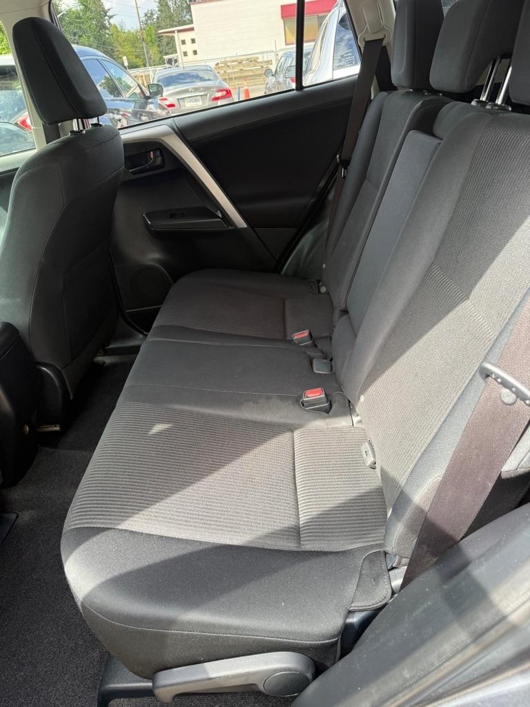 Toyota RAV4 LE AWD 2016