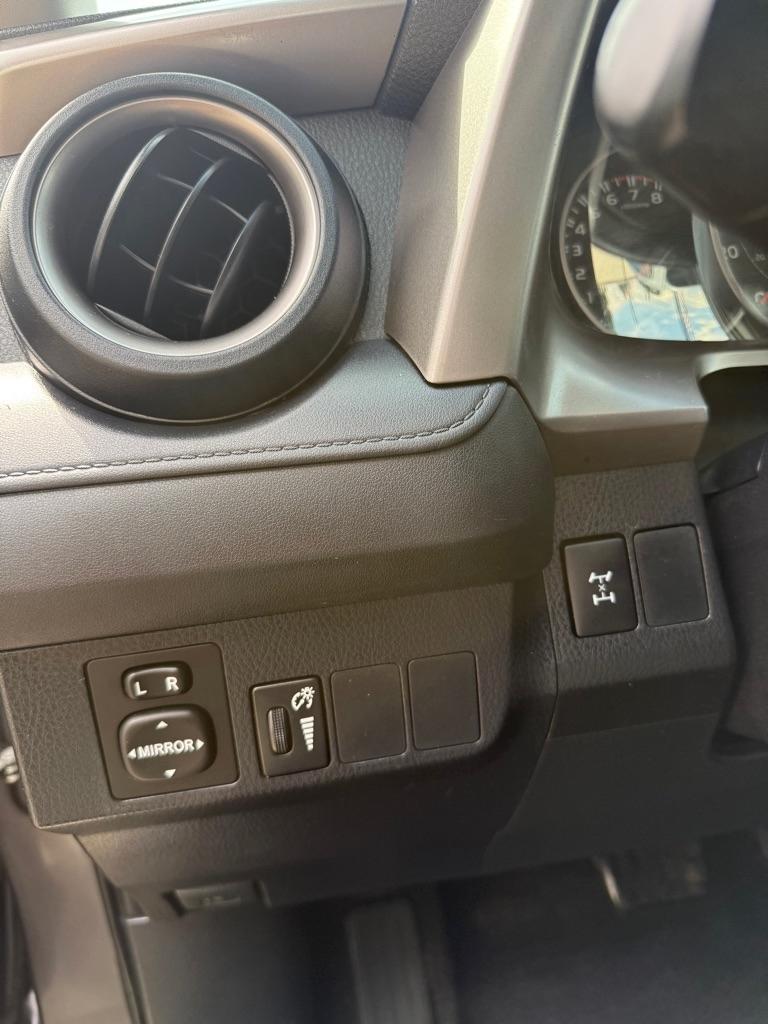 Toyota RAV4 LE AWD 2016