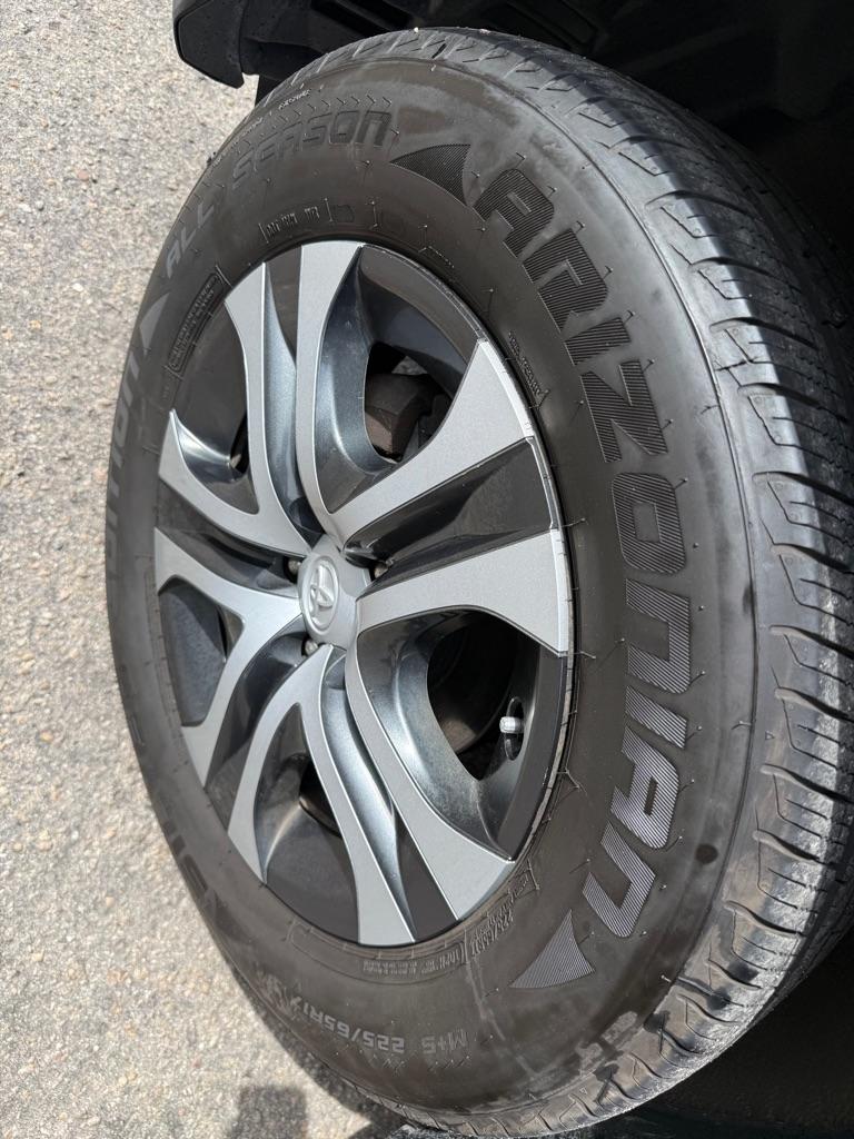 Toyota RAV4 LE AWD 2016