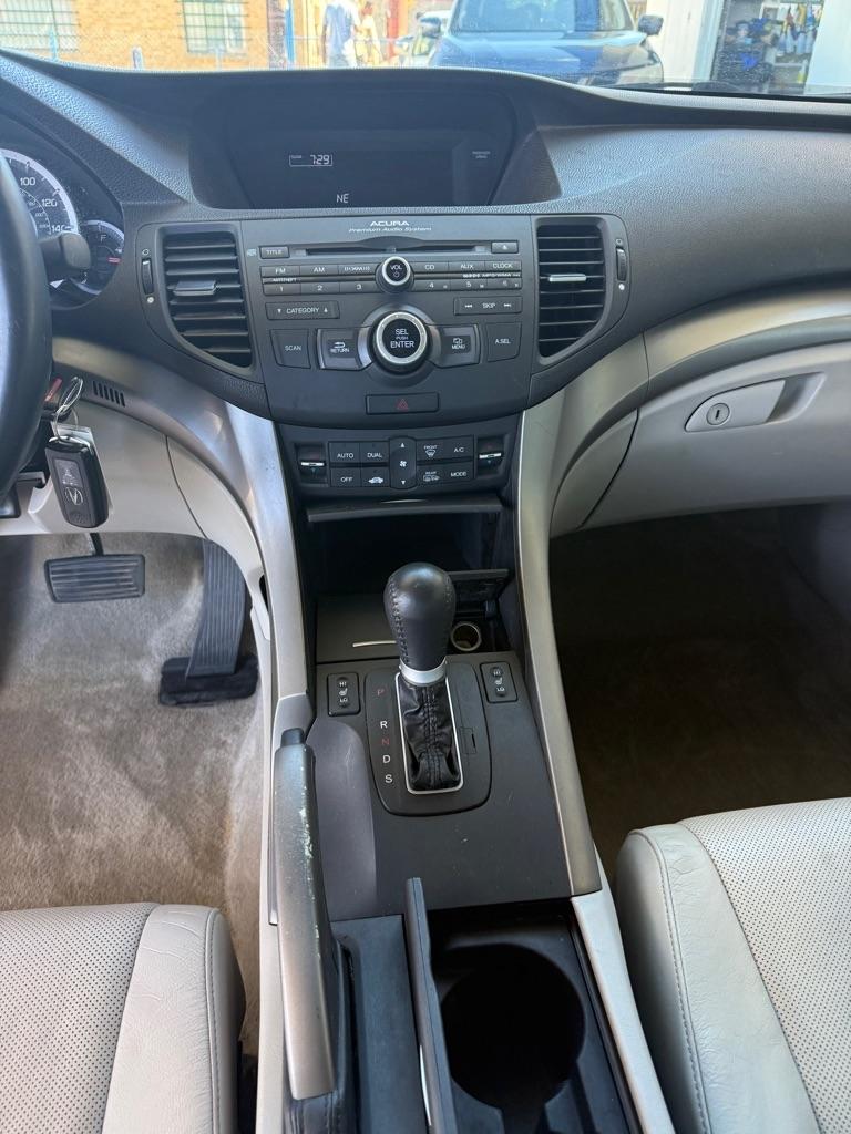 Acura TSX 5-Speed AT with Tech Package 2009