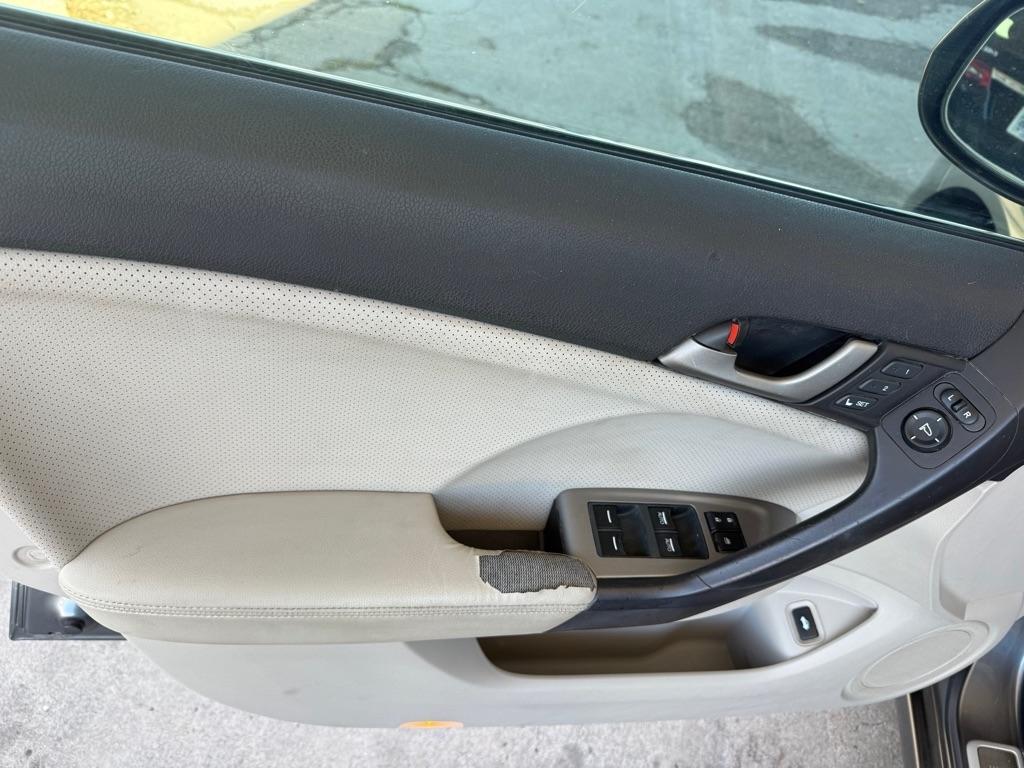 Acura TSX 5-Speed AT with Tech Package 2009