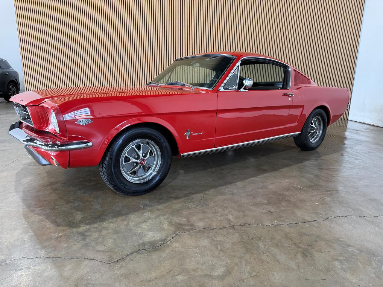 1965 Ford Mustang Fastback K-Code - Red exterior view 3