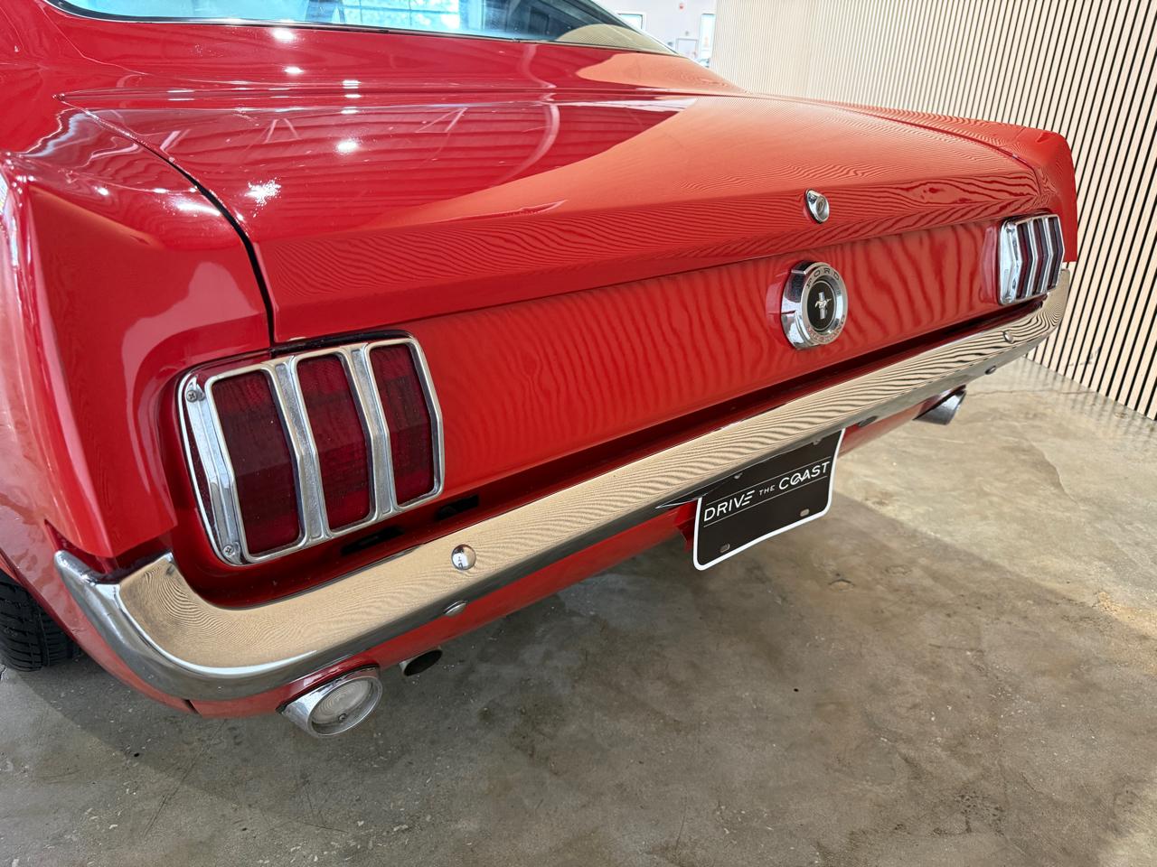 1965 Ford Mustang Fastback K-Code - Red exterior view 9