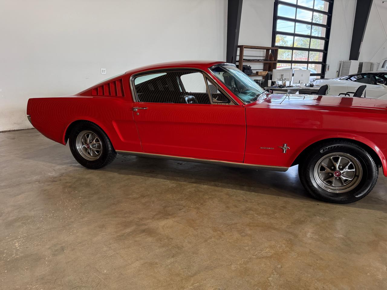 1965 Ford Mustang Fastback K-Code - Red exterior view 17