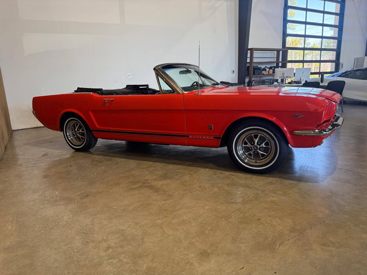 1965 Ford Mustang - Red exterior view 10