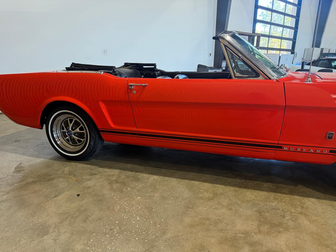 1965 Ford Mustang - Red exterior view 11