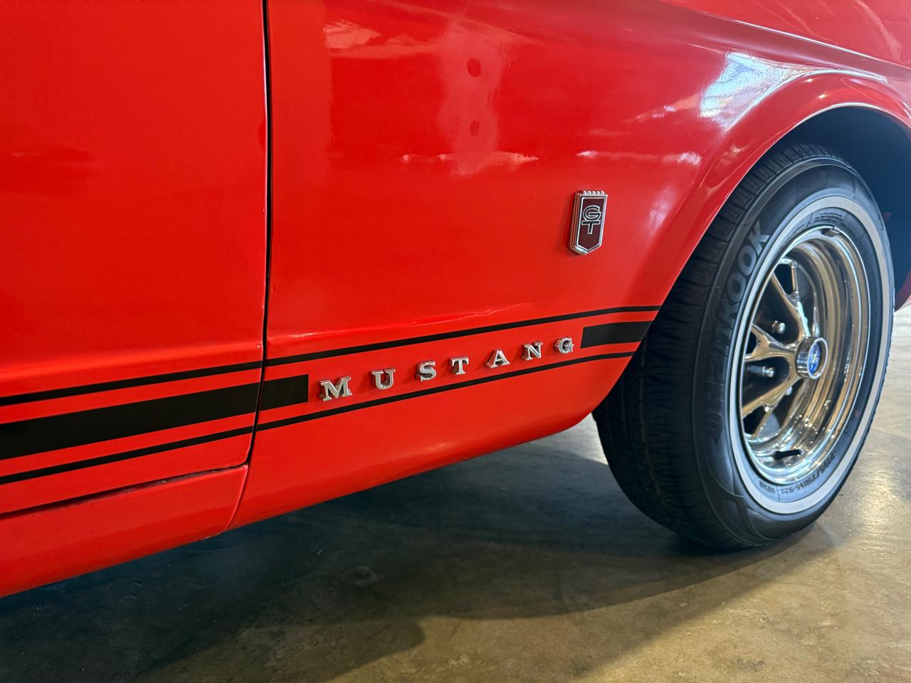 1965 Ford Mustang - Red exterior view 12