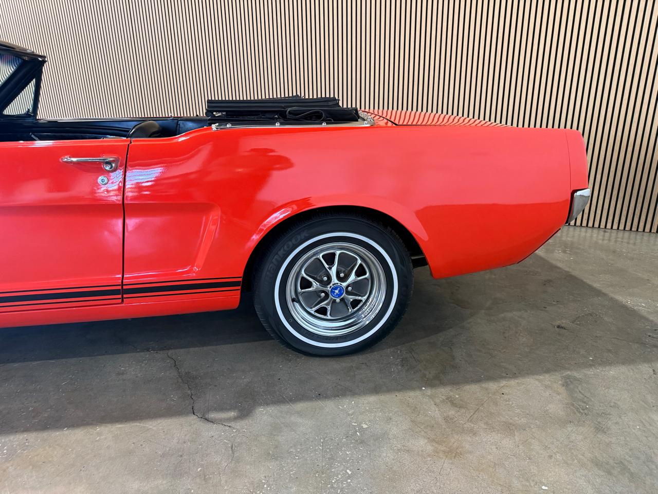 1965 Ford Mustang - Red exterior view 17