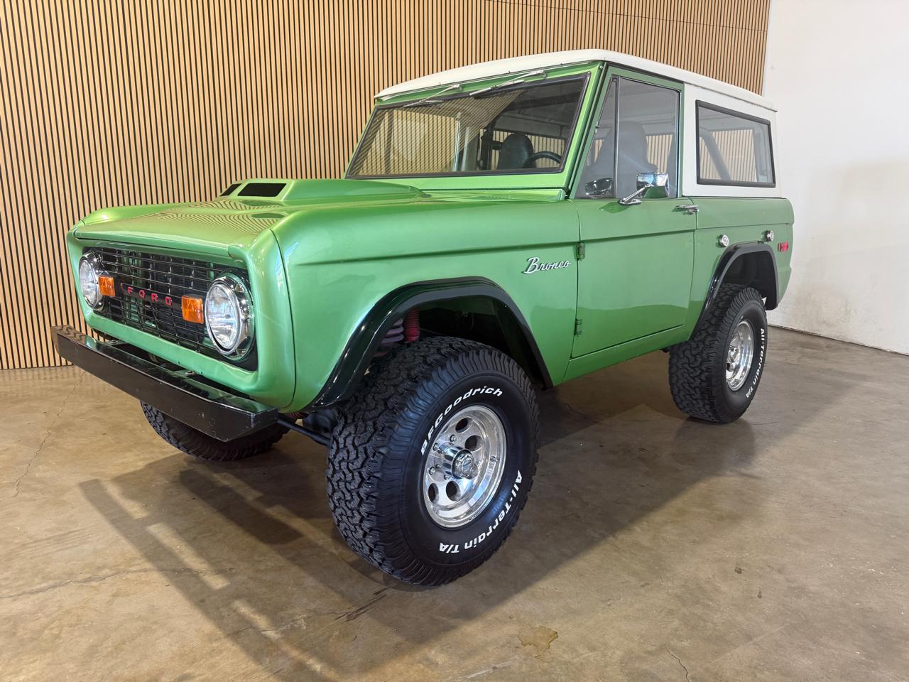 1973 Ford Bronco - Dark Green exterior view 2