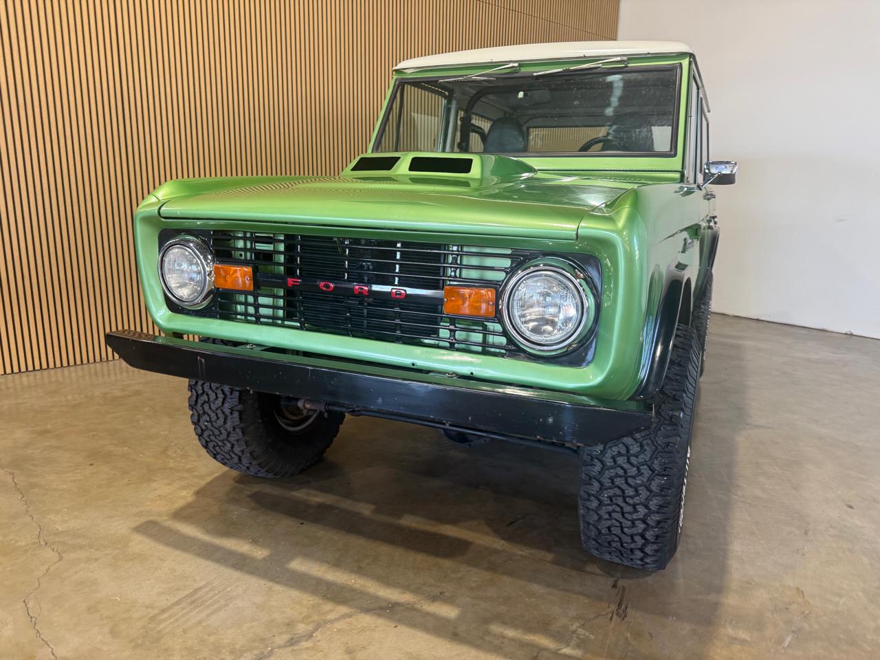 1973 Ford Bronco - Dark Green exterior view 4