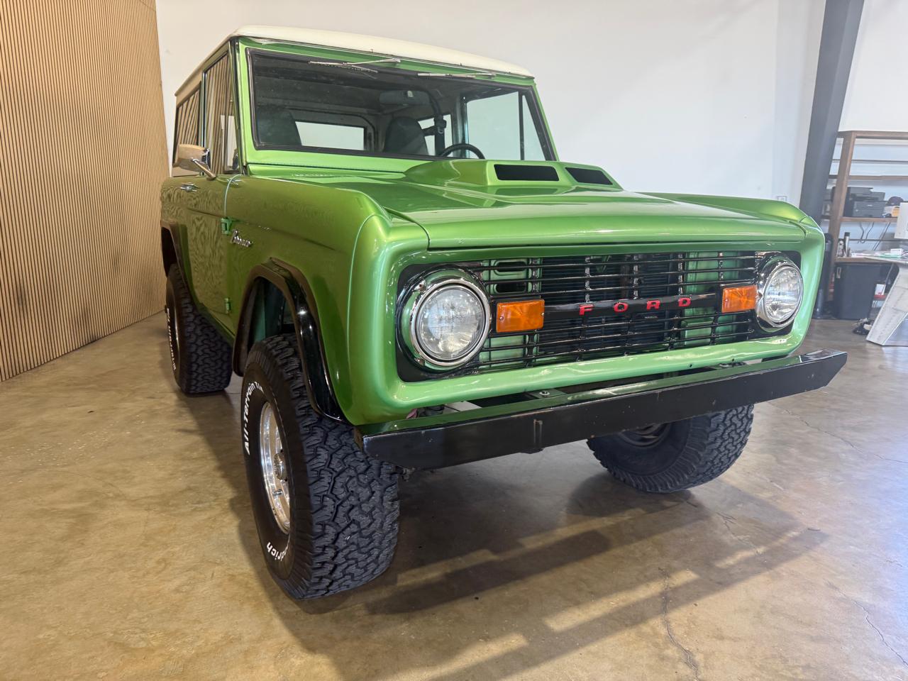1973 Ford Bronco - Dark Green exterior view 6