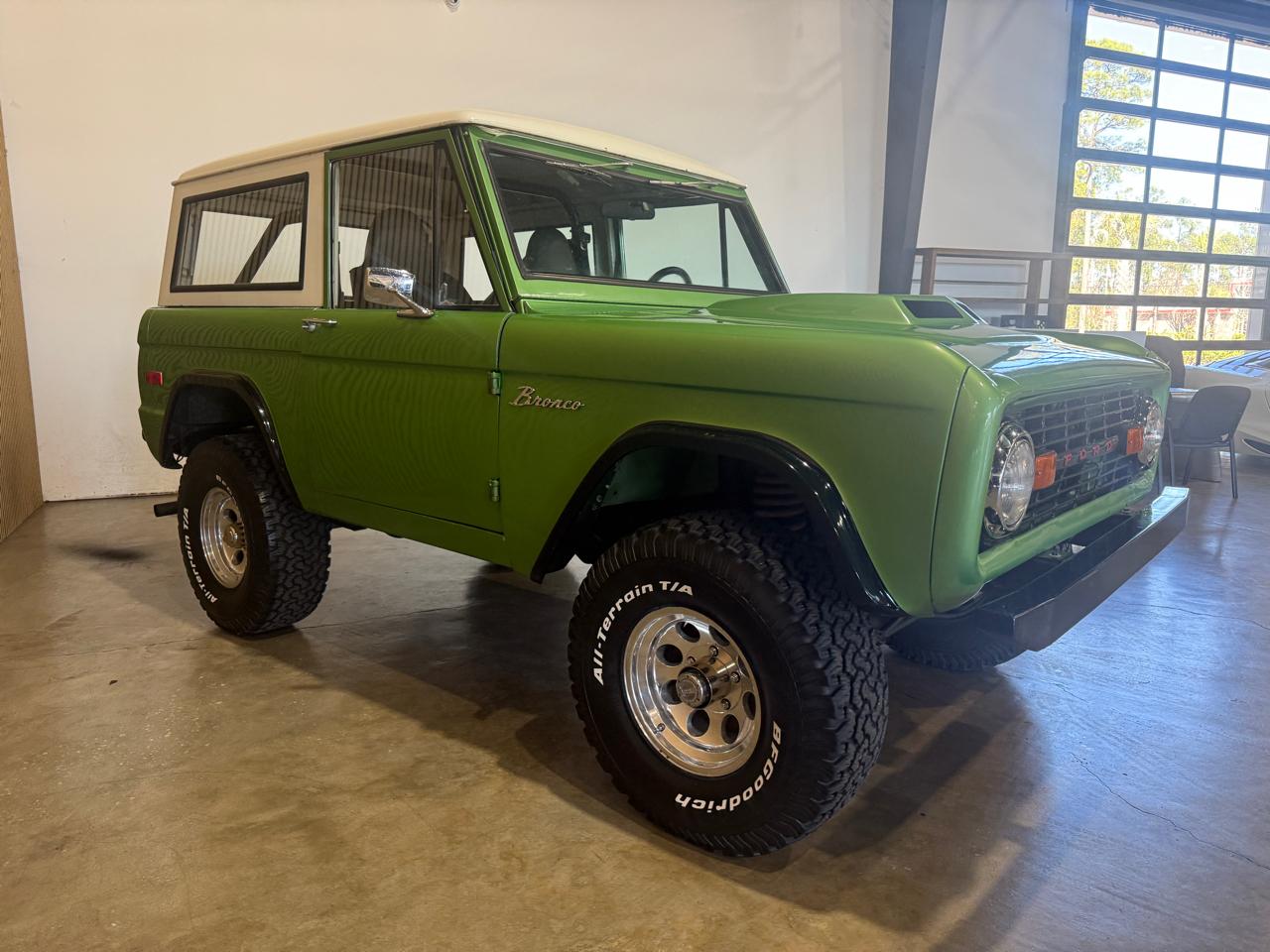 1973 Ford Bronco - Dark Green exterior view 7