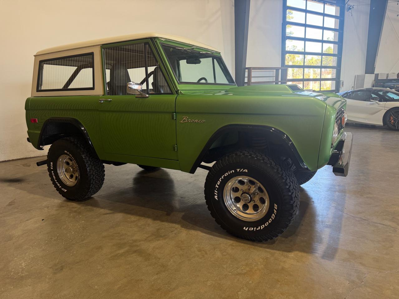 1973 Ford Bronco - Dark Green exterior view 8