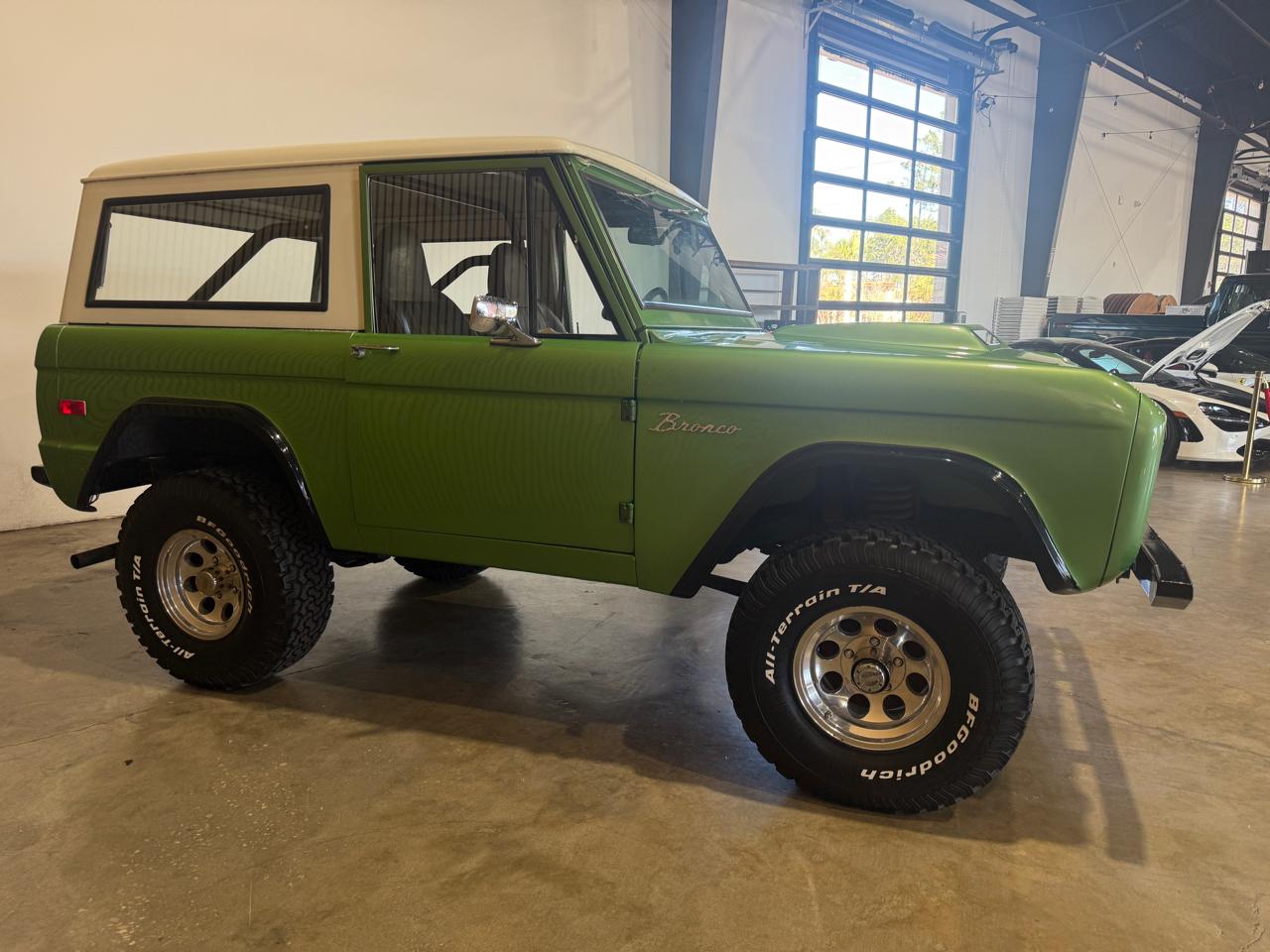 1973 Ford Bronco - Dark Green exterior view 9