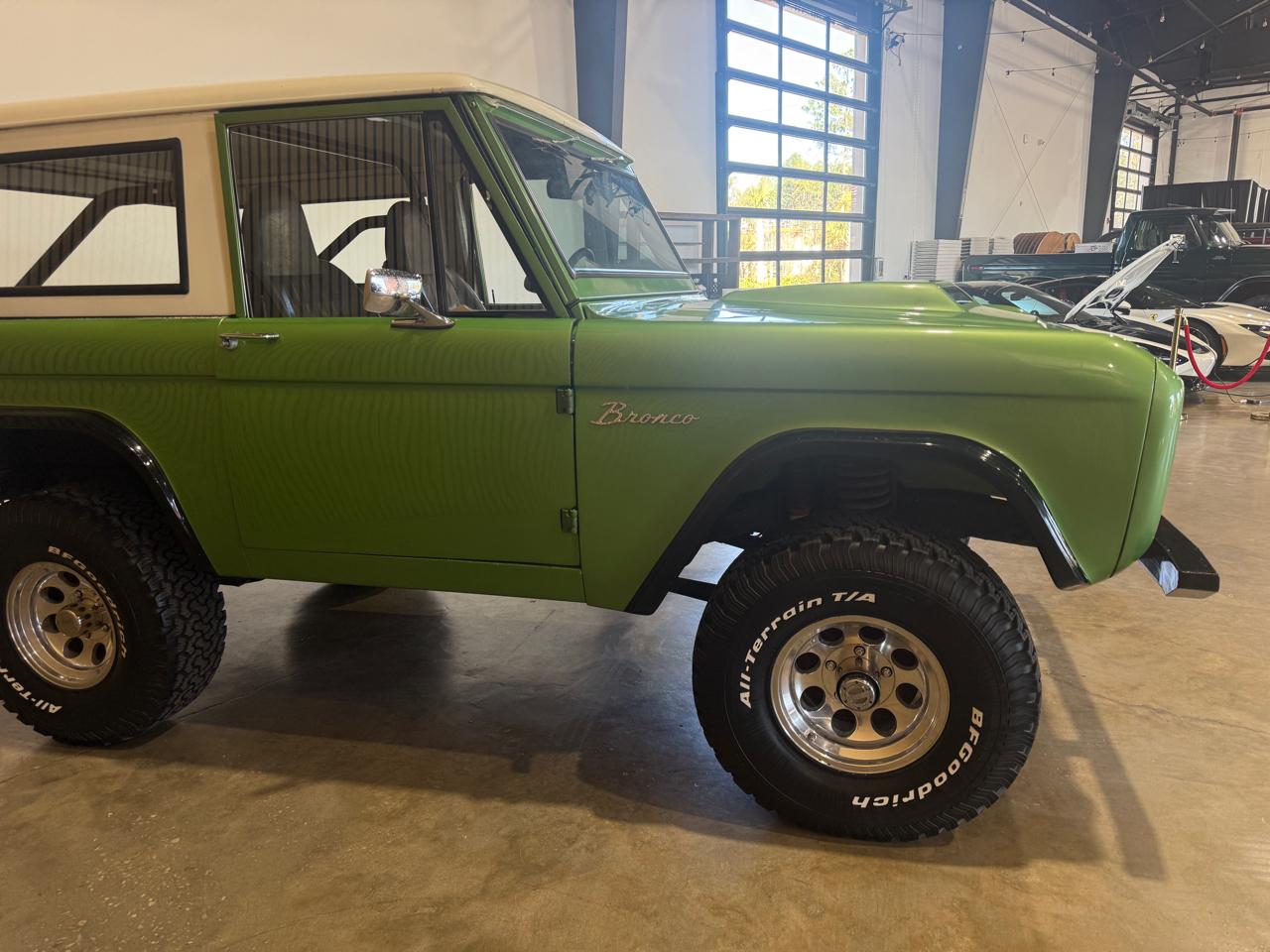 1973 Ford Bronco - Dark Green exterior view 10