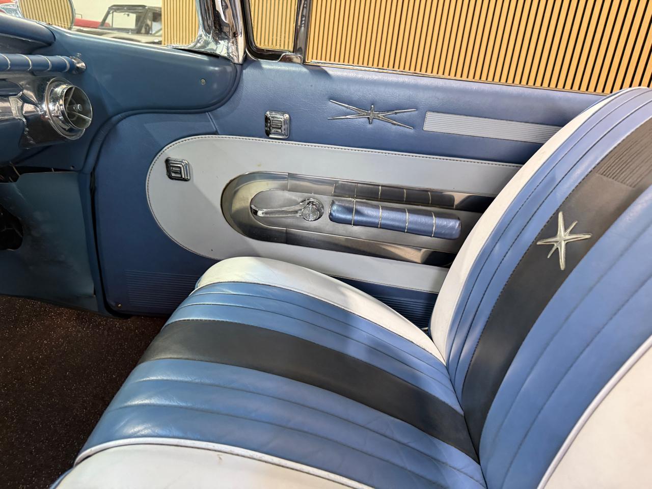 1959 Pontiac Bonneville Convertible - Blue exterior view 13