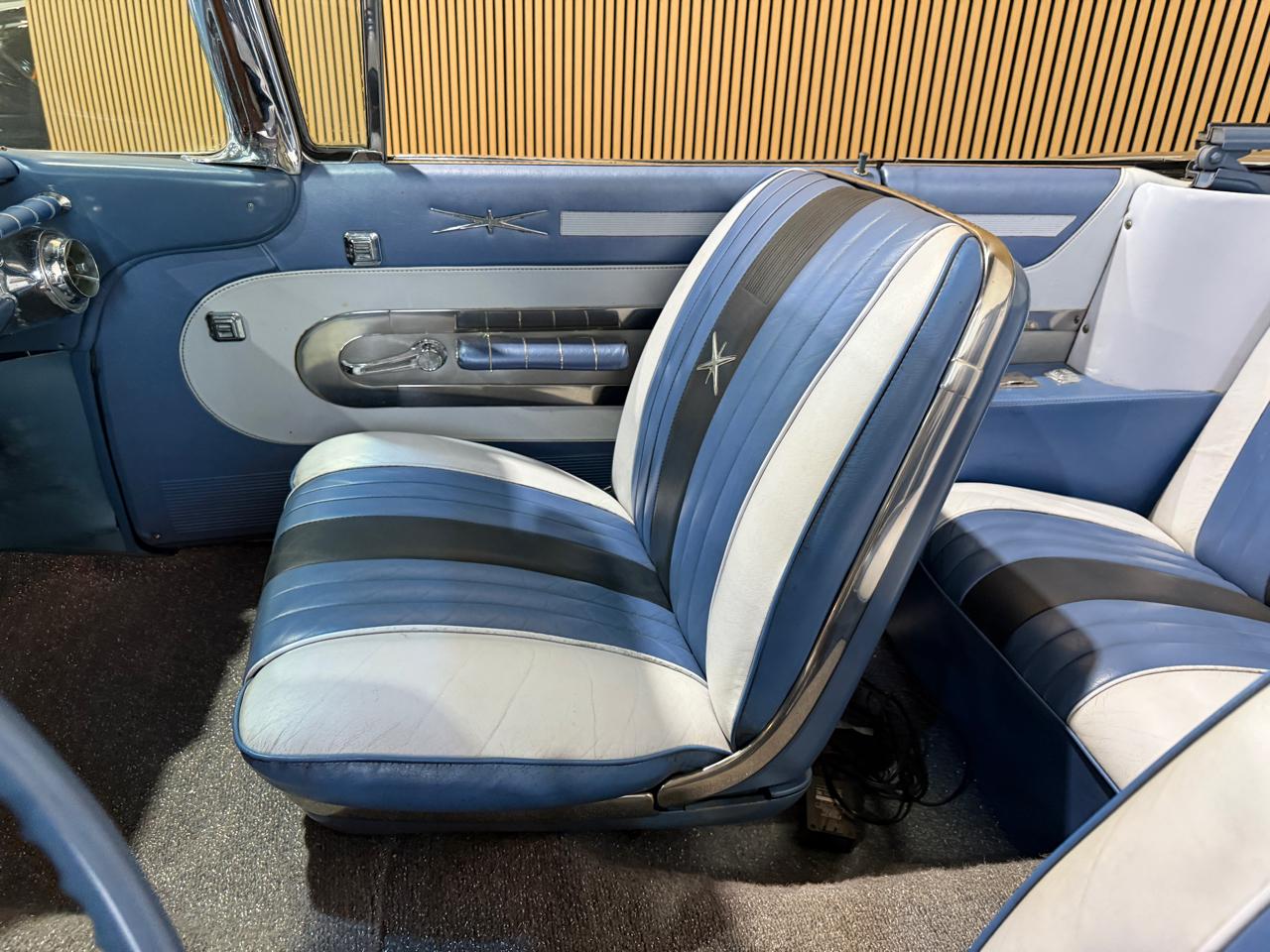 1959 Pontiac Bonneville Convertible - Blue exterior view 16