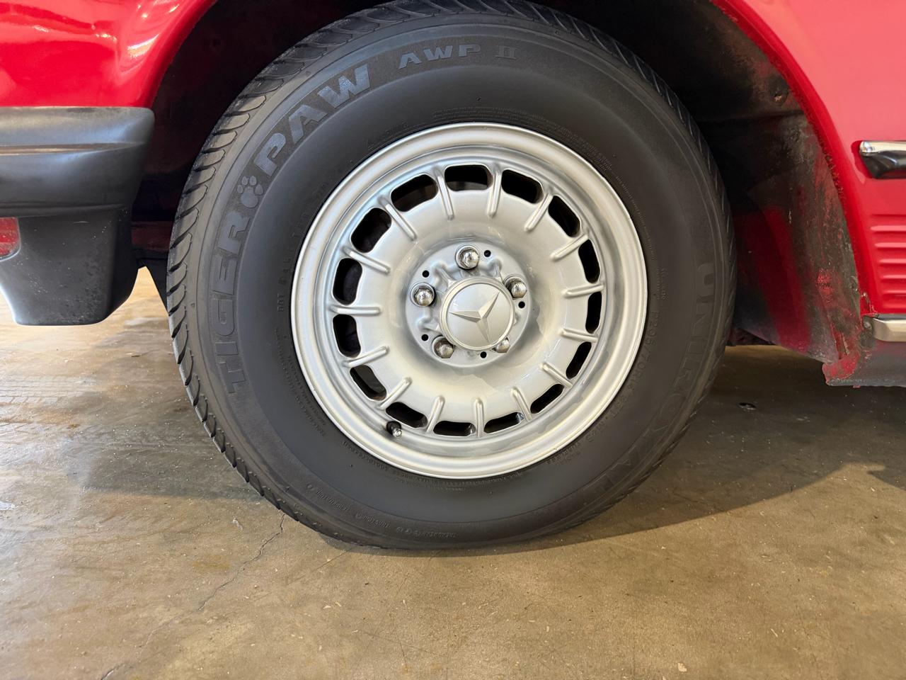 1985 Mercedes-Benz 380SL - Red exterior view 4