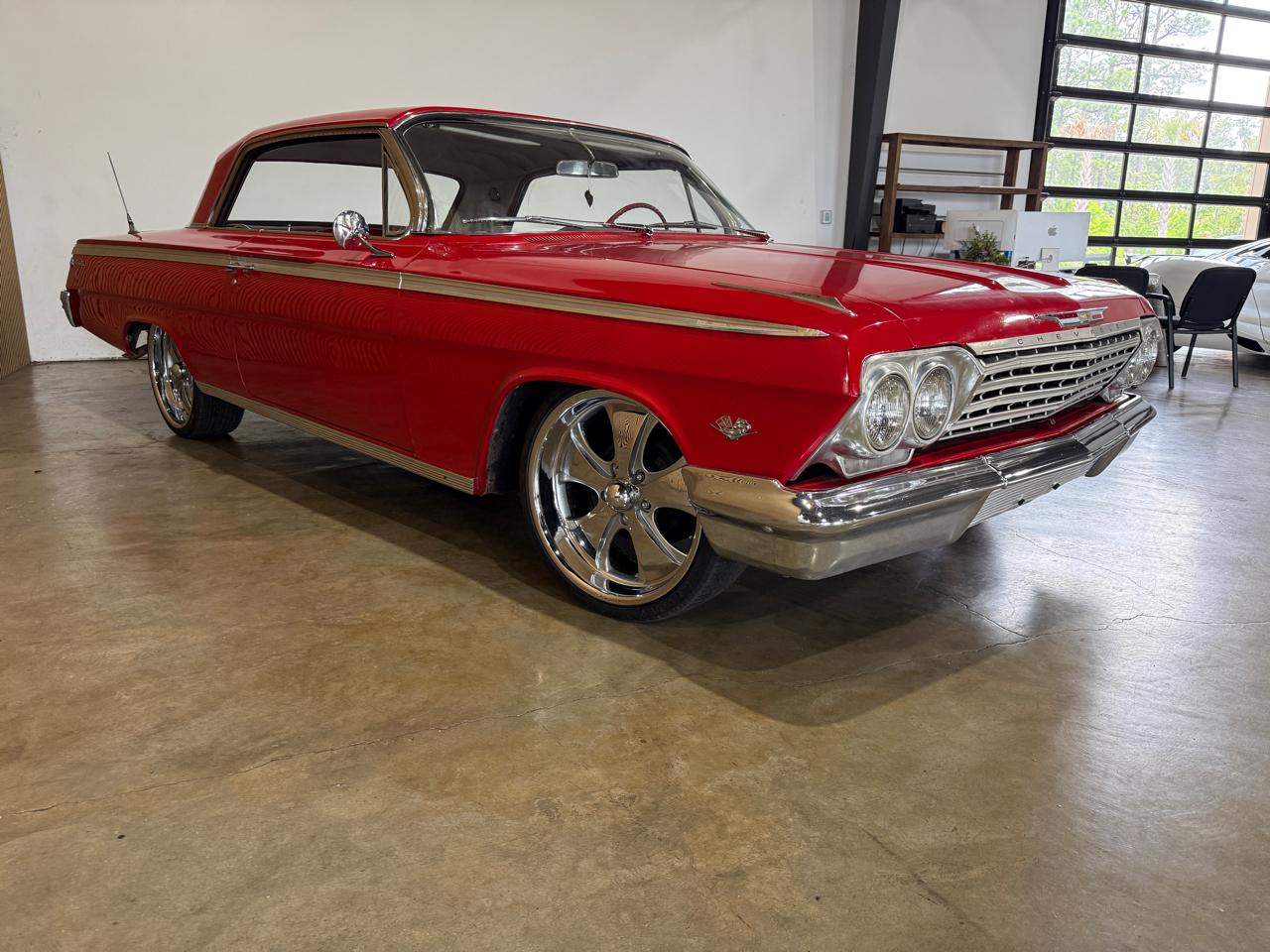 1962 Chevrolet Impala SS - Red exterior view 5