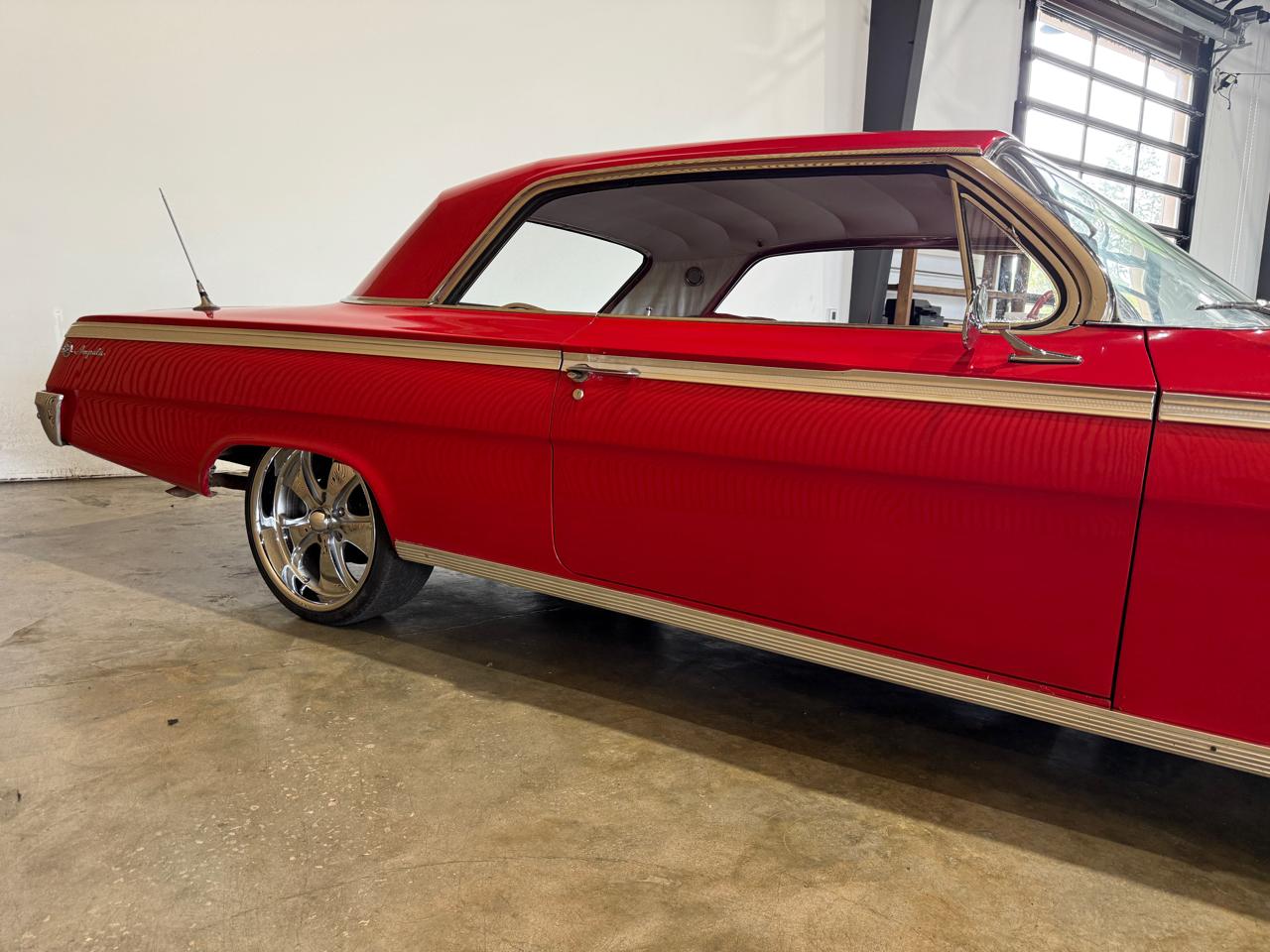 1962 Chevrolet Impala SS - Red exterior view 10