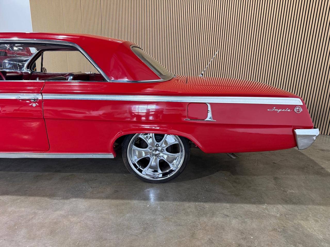 1962 Chevrolet Impala SS - Red exterior view 16