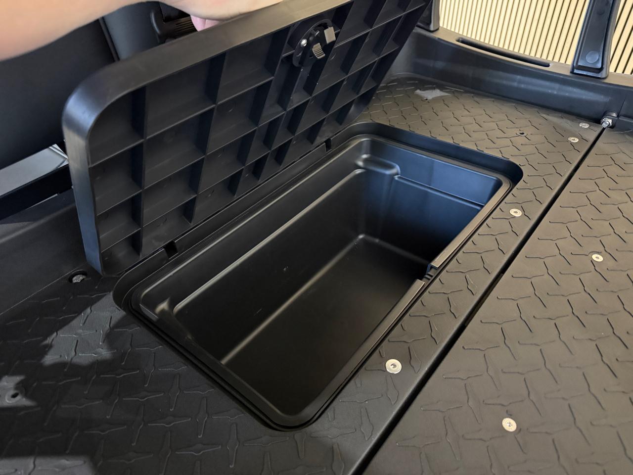 2026 Bintelli Beyond 6 - Black exterior view 18