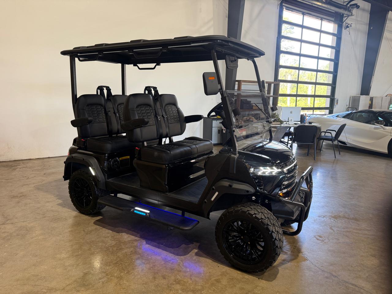 2026 Edge 656 Phantom 4P - Black exterior view 3