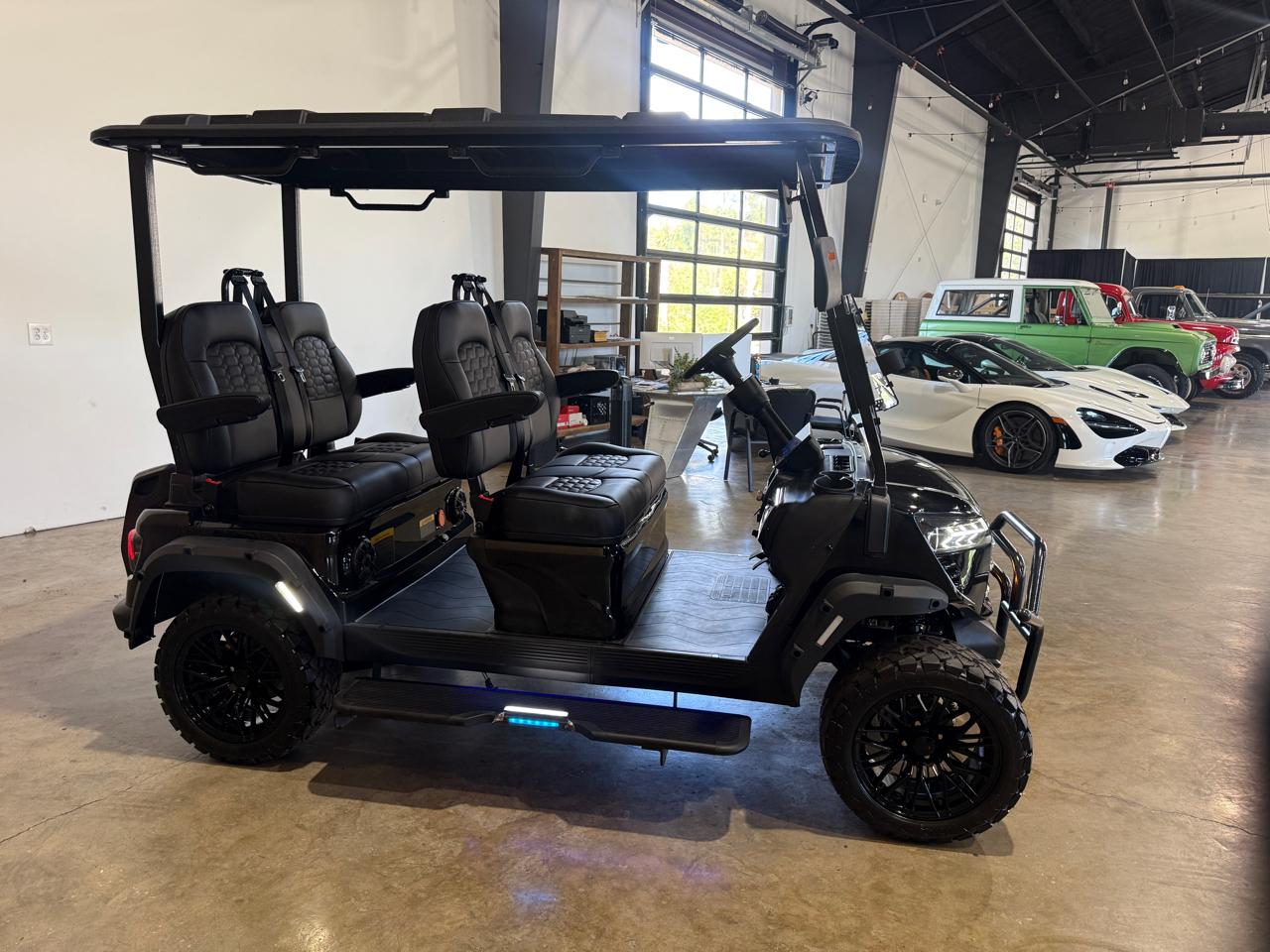 2026 Edge 656 Phantom 4P - Black exterior view 4