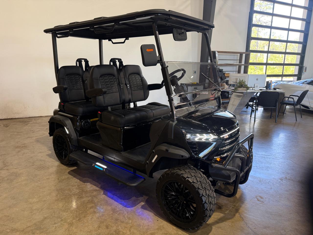 2026 Edge 656 Phantom 4P - Black exterior view 5