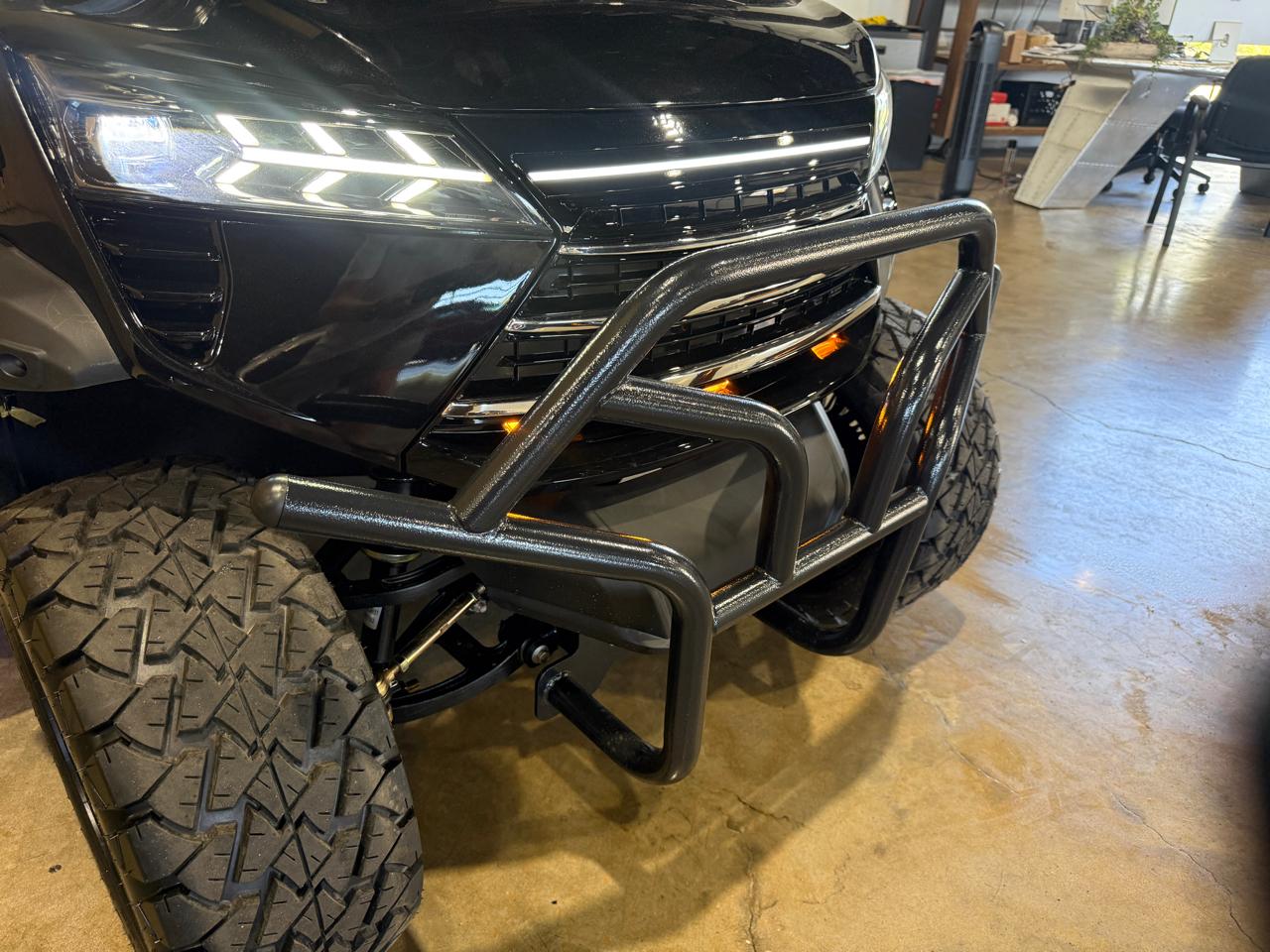 2026 Edge 656 Phantom 4P - Black exterior view 6