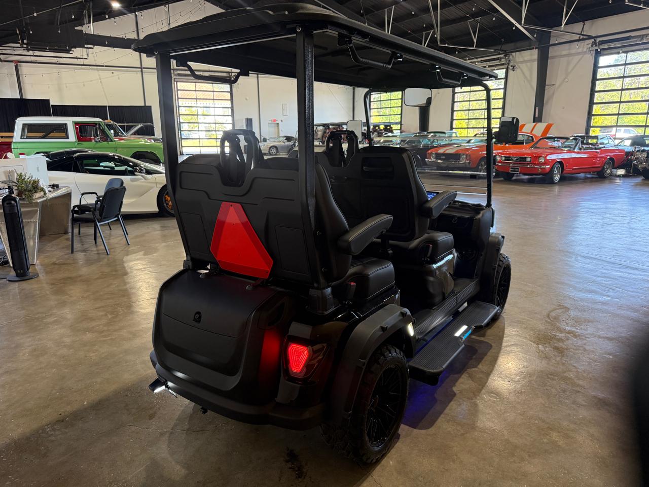 2026 Edge 656 Phantom 4P - Black exterior view 9