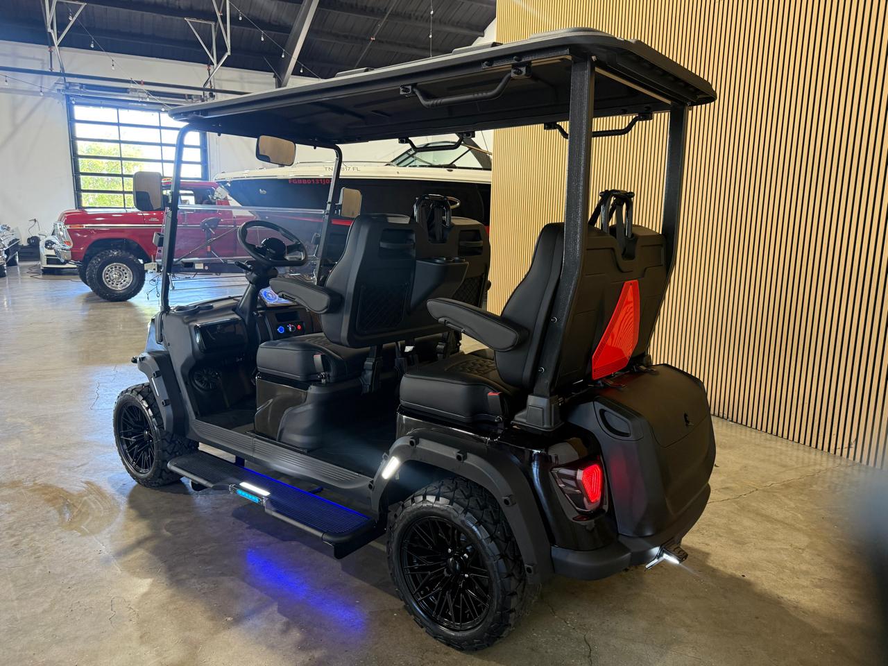 2026 Edge 656 Phantom 4P - Black exterior view 12