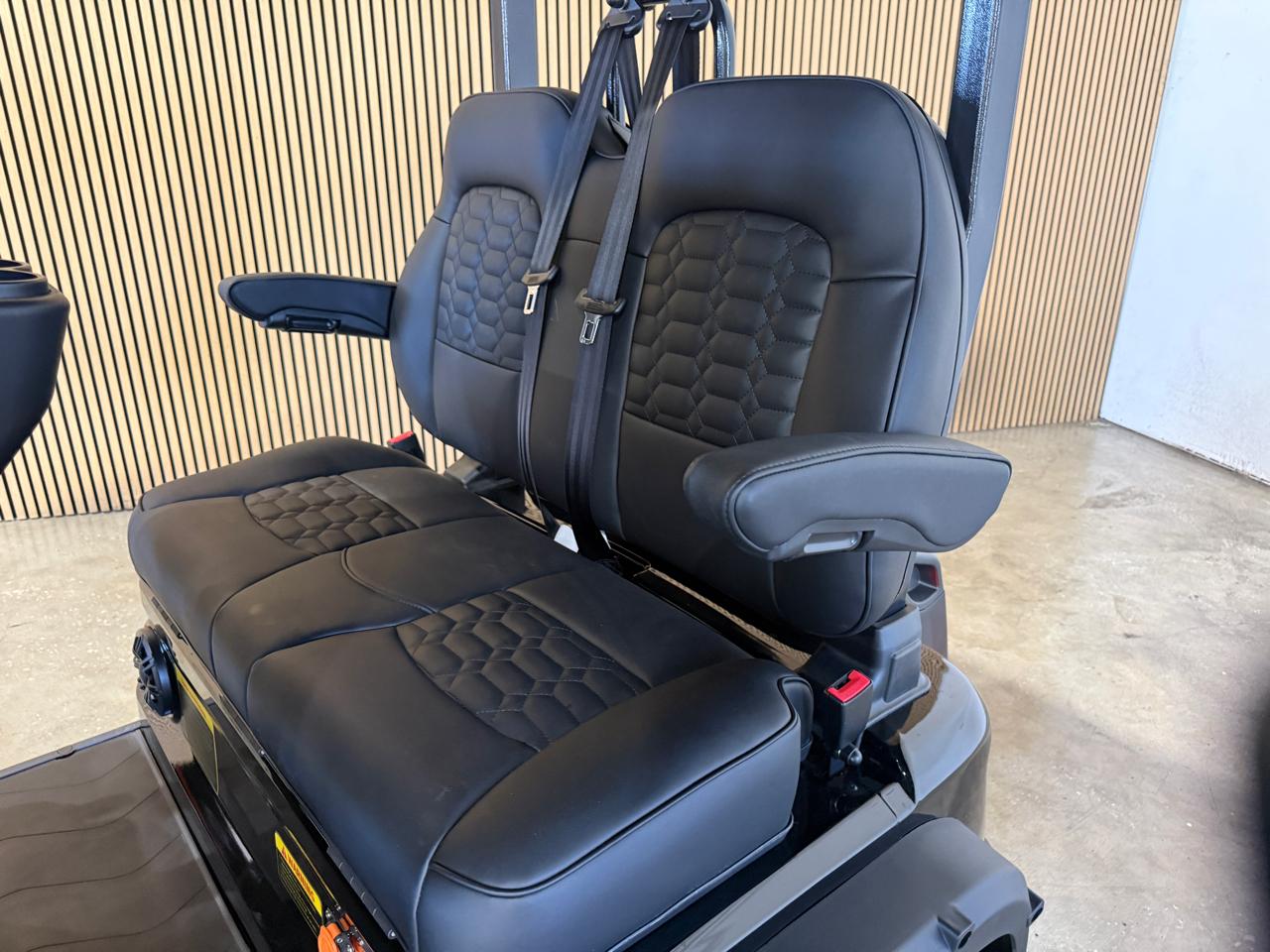 2026 Edge 656 Phantom 4P - Black exterior view 13