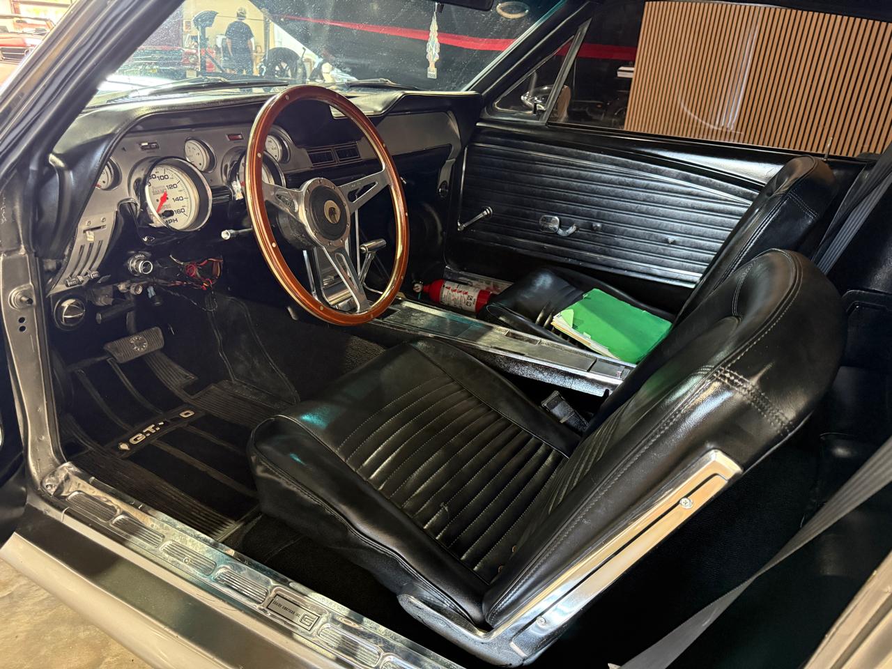 1967 Ford Mustang Shelby GT500 - Gray exterior view 13