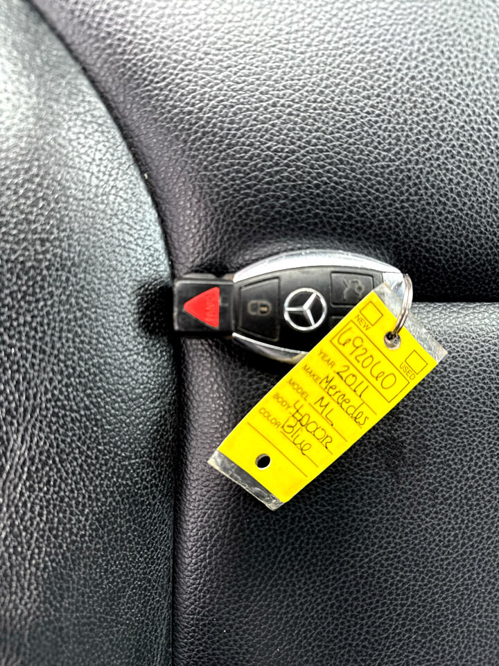 Mercedes-Benz M-Class ML350 4MATIC 2011 Mercedes-Benz M-Class ML350 4MATIC 2011