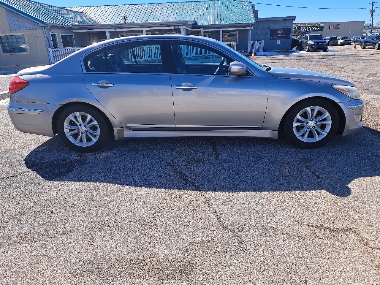 Hyundai Genesis 3.8L V6 4D Sedan 2012
