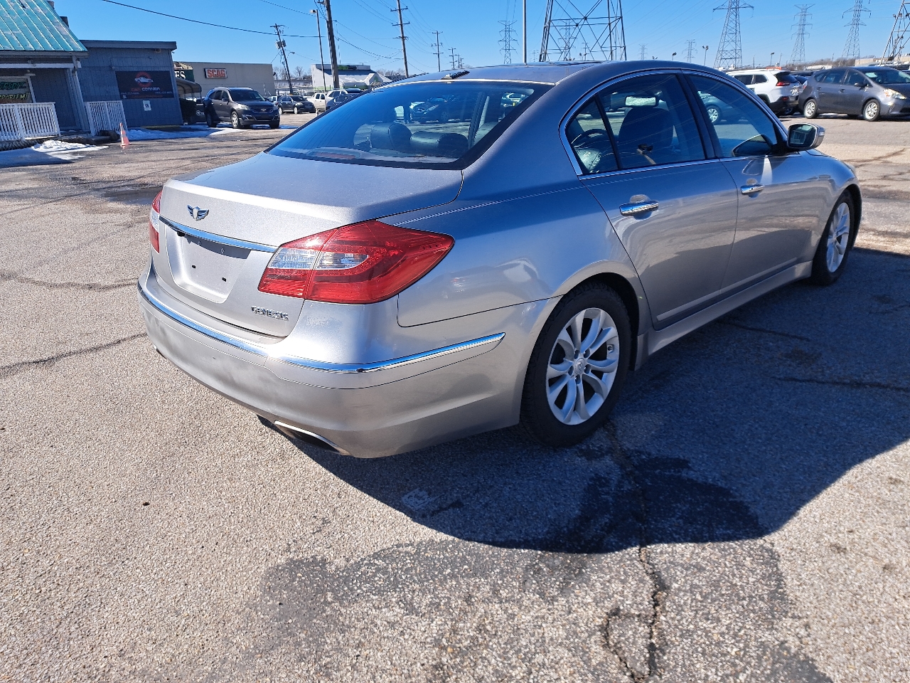 Hyundai Genesis 3.8L V6 4D Sedan 2012