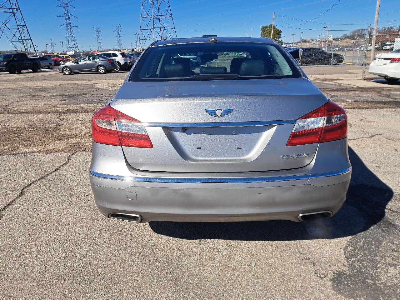 Hyundai Genesis 3.8L V6 4D Sedan 2012