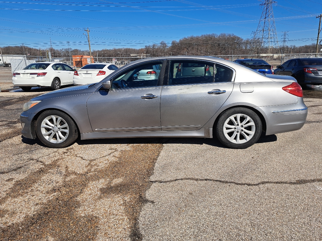 Hyundai Genesis 3.8L V6 4D Sedan 2012