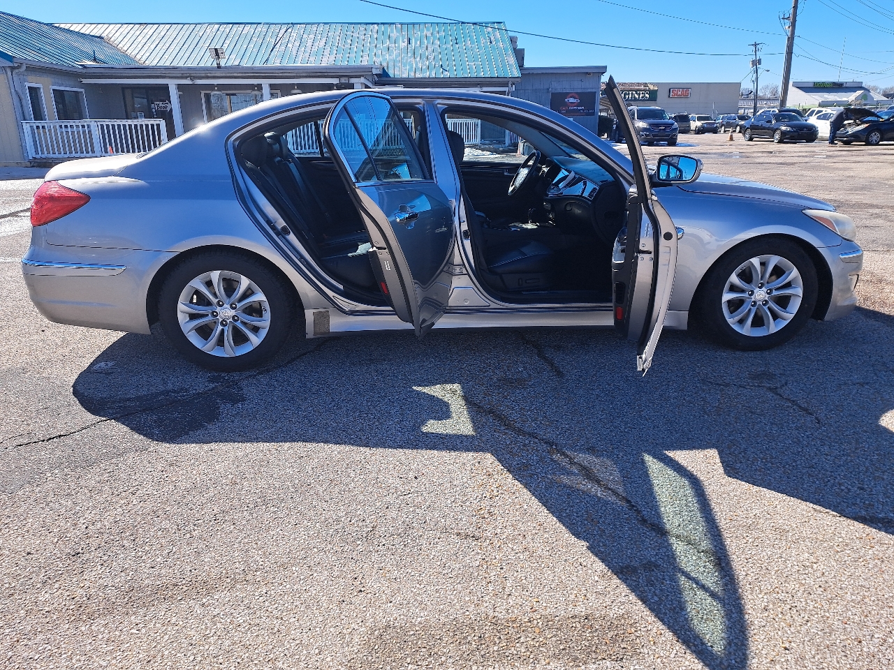 Hyundai Genesis 3.8L V6 4D Sedan 2012