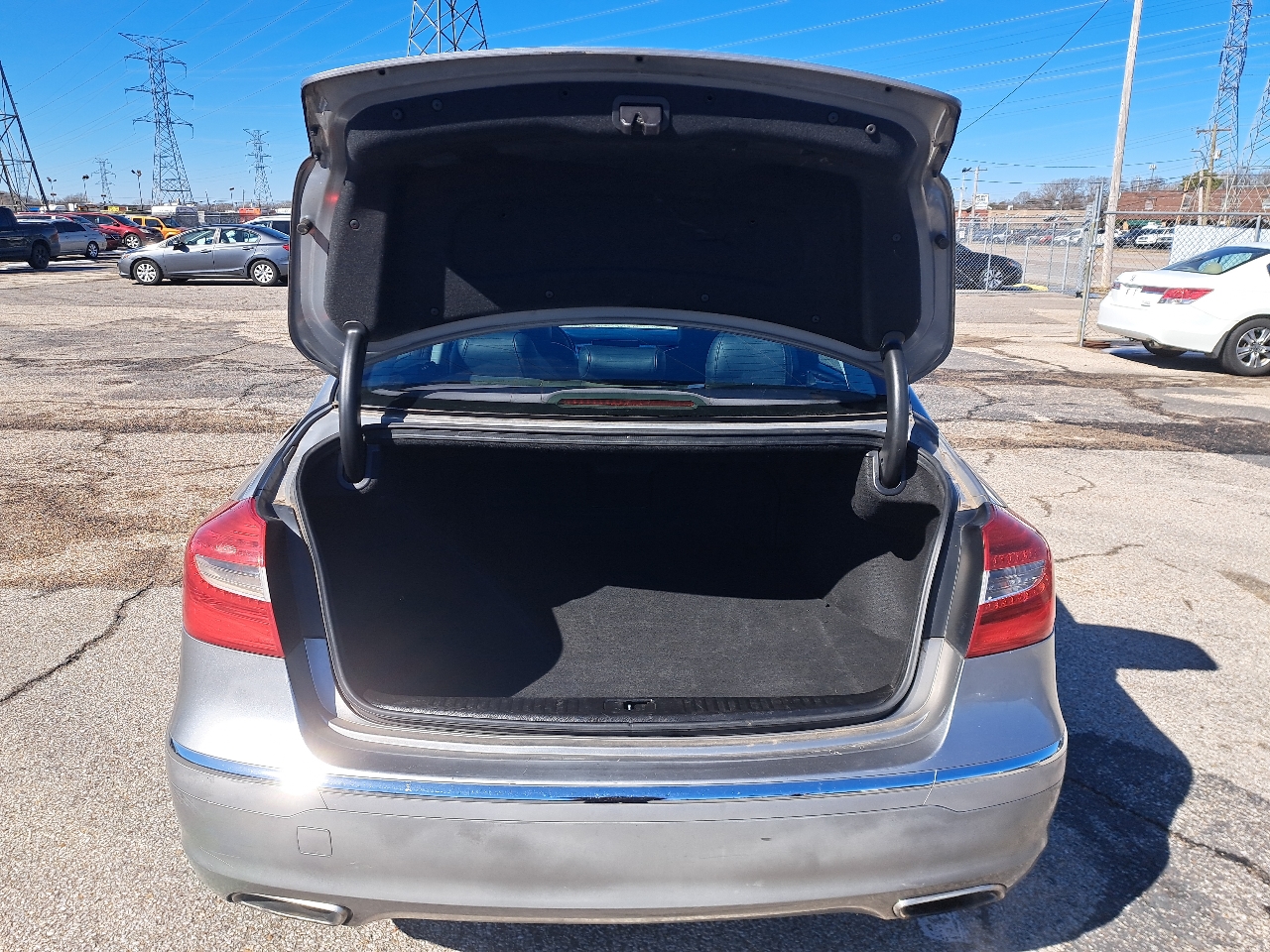 Hyundai Genesis 3.8L V6 4D Sedan 2012