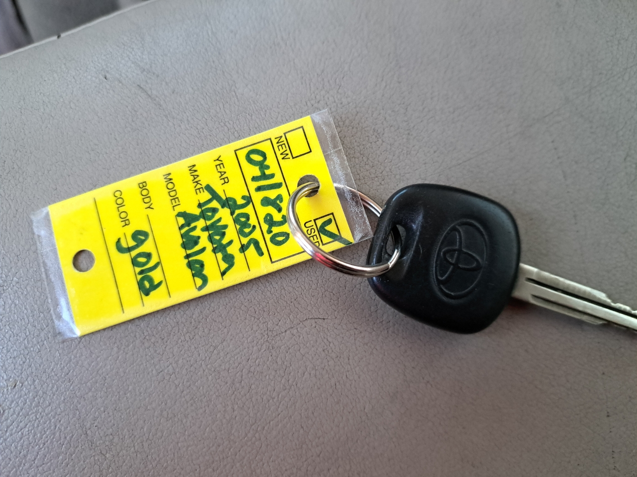 Toyota Avalon XL 2005