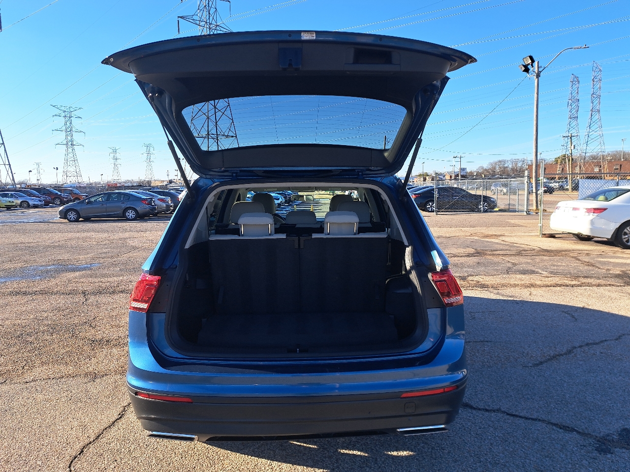 Volkswagen Tiguan S 2018