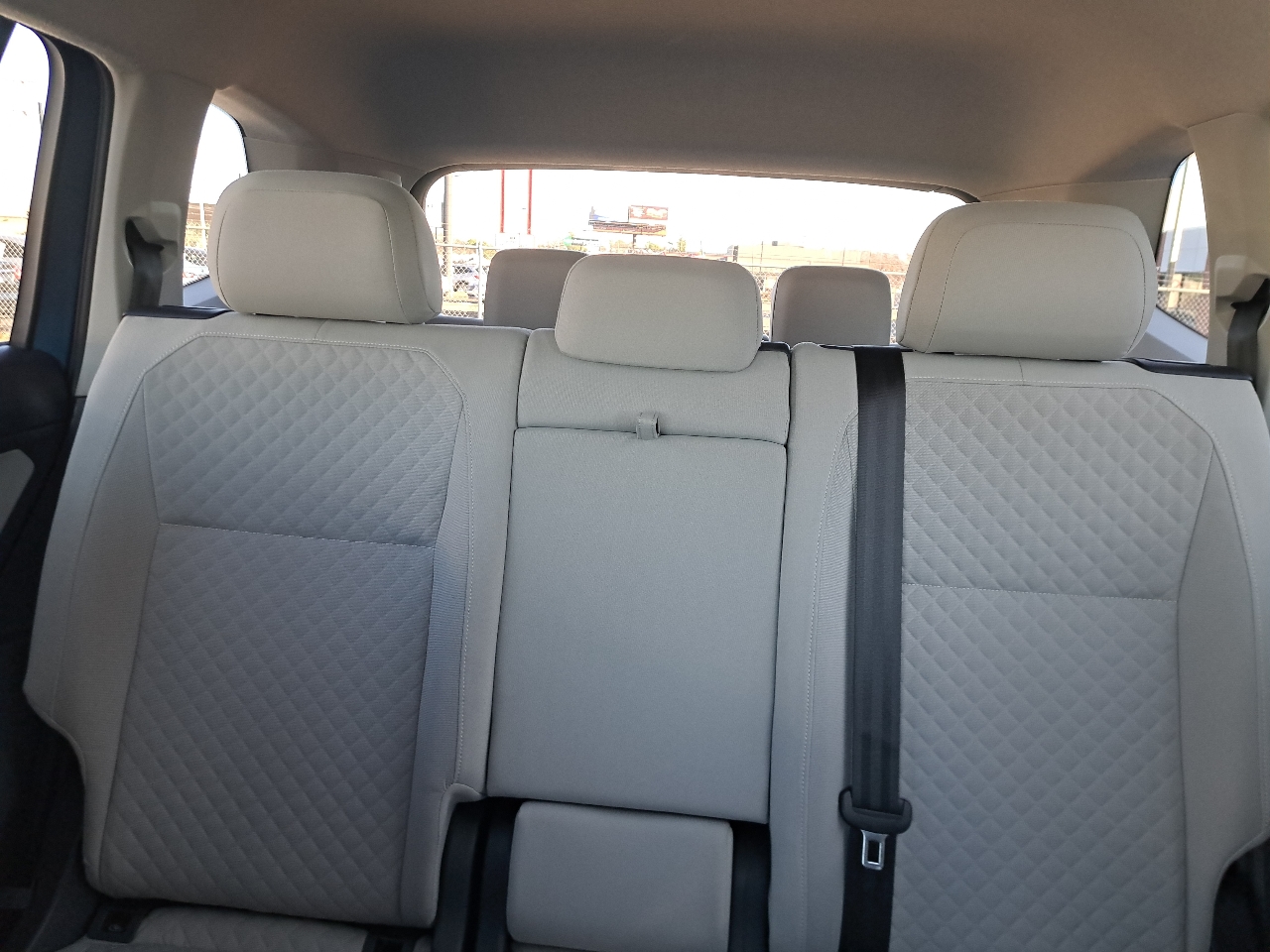 Volkswagen Tiguan S 2018