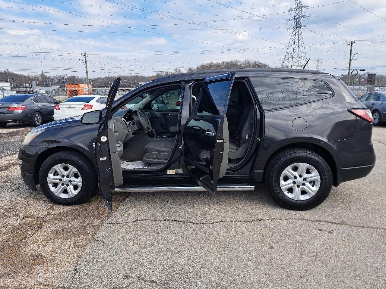 Chevrolet Traverse FWD 4dr LS 2016