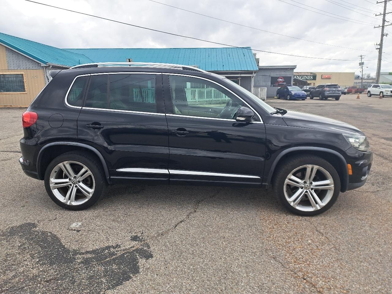 Volkswagen Tiguan S 2015