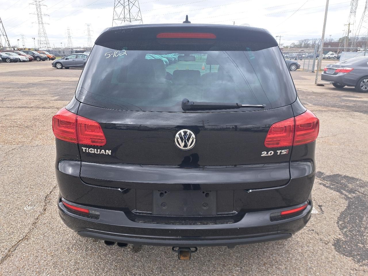 Volkswagen Tiguan S 2015